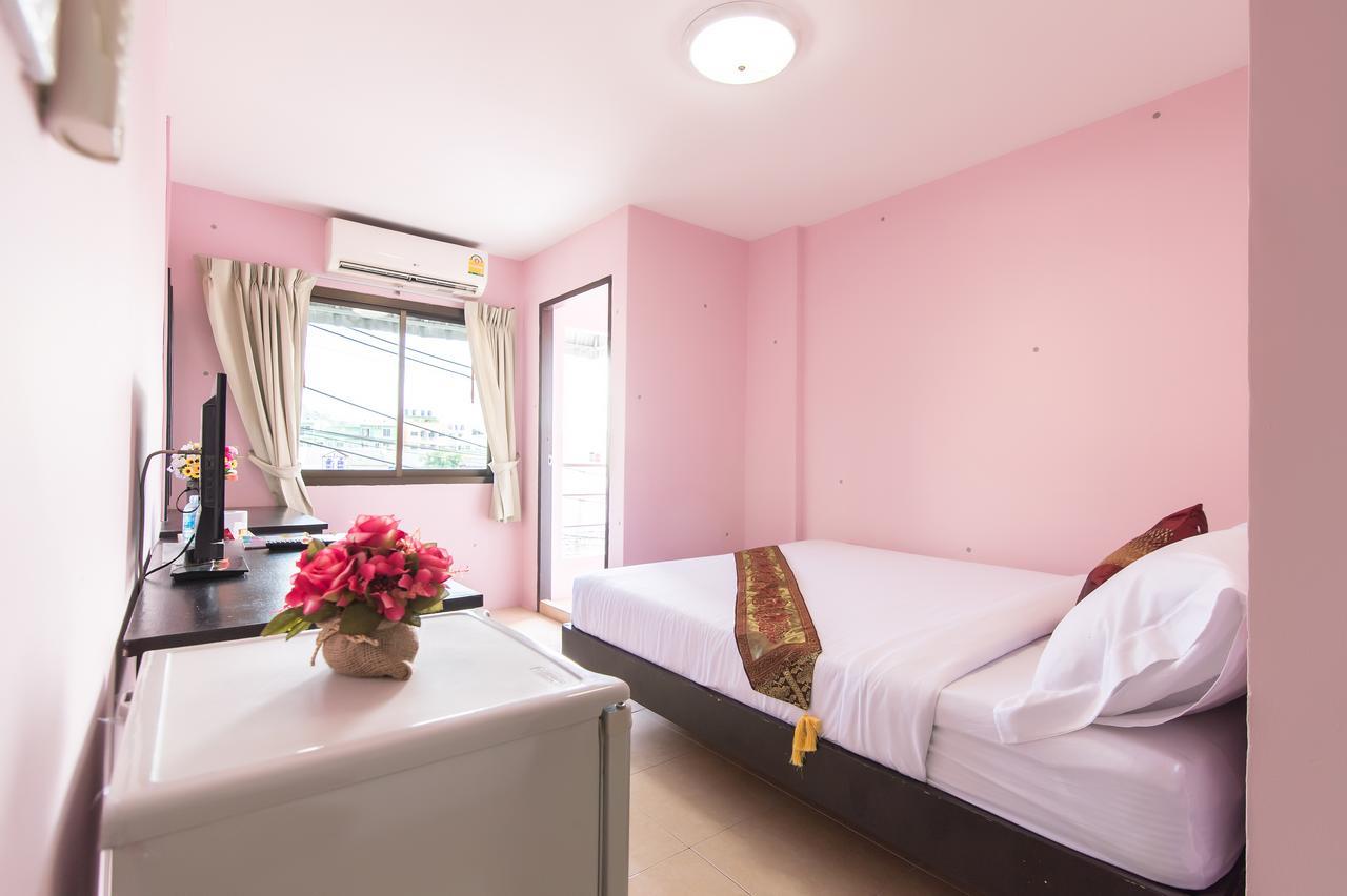Full stop. Hostel Patong Exterior foto